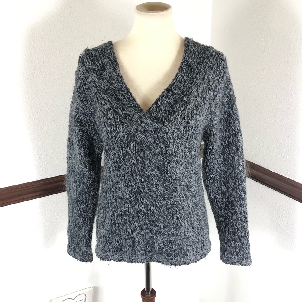 Twiggy v neck sweater size L